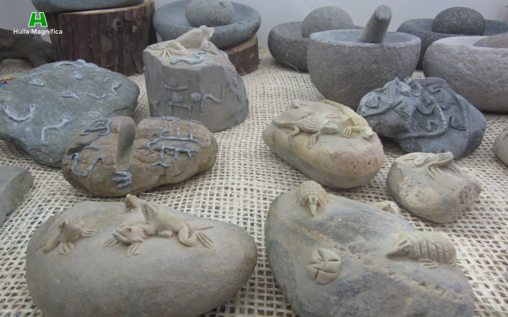 Petroglifos esculpidos mediante el tratamiento de la piedra